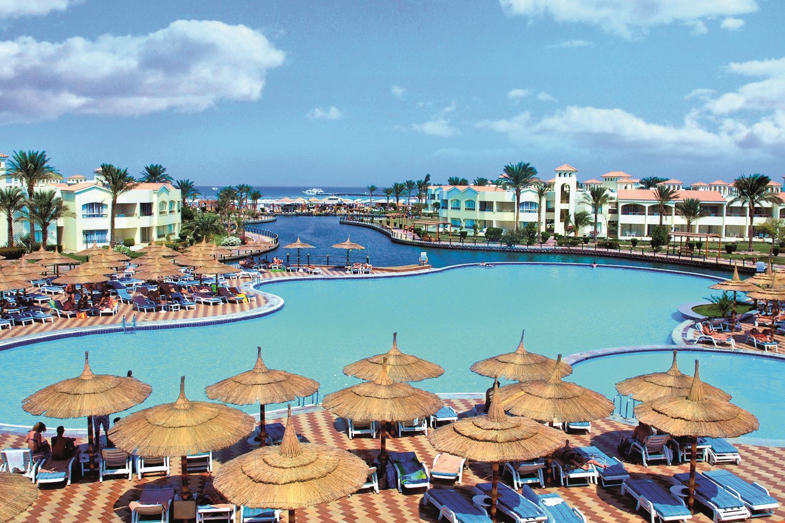 Zwembad bij Hotel Dana Resort in Hurghada