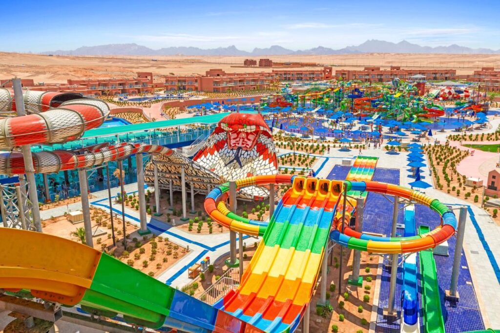 pickalbatros jungle aqua park hurghada vanaf boven af glijbanen park met heel veel keuze waar je af gaat