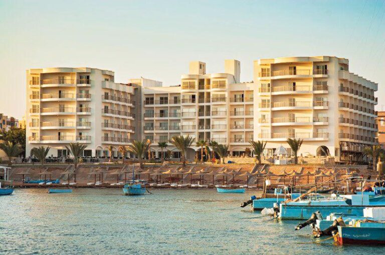 Royal Star Beach Resort Hurghada strand met bootjes