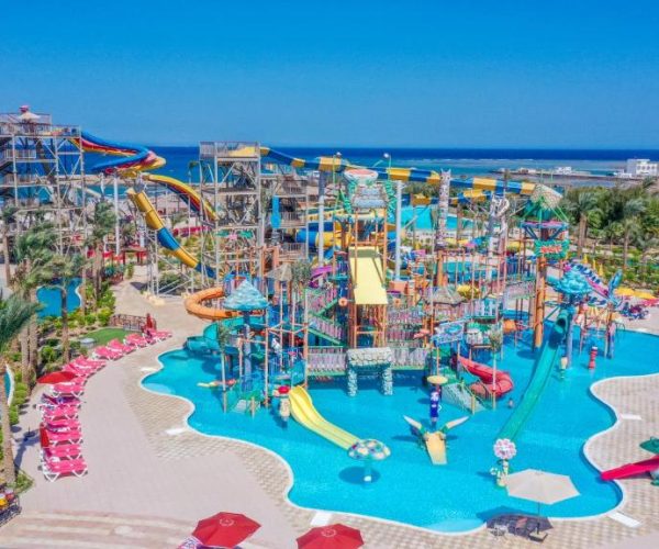 calimara blend paradise glijbanen park met het kinderbad en aan de zee