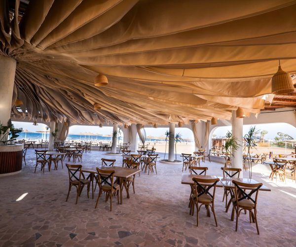 calimara blend paradise restaurant bij het strand met uitzicht op de oceaan