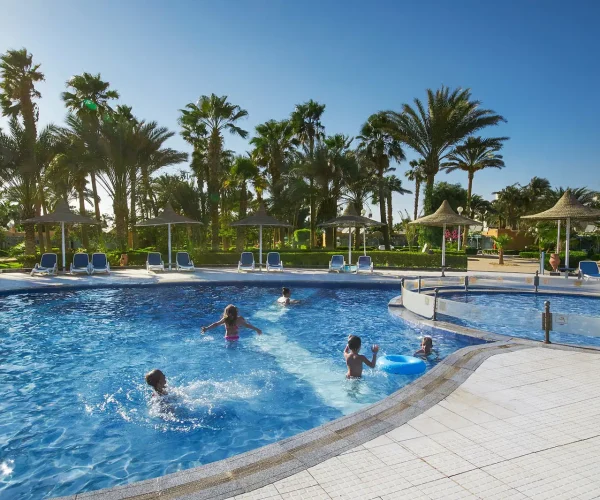 giftun azur resort zwembad voor de kinderen waar ze kunnen spelen zonder gevaren