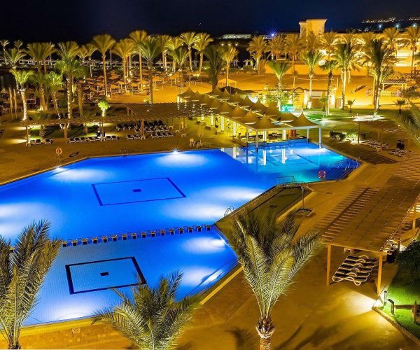 Hotel Continental Hurghada zwembad in de avond