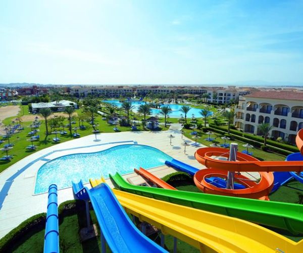 De glijbanen in hotel aquamarine in Hurghada