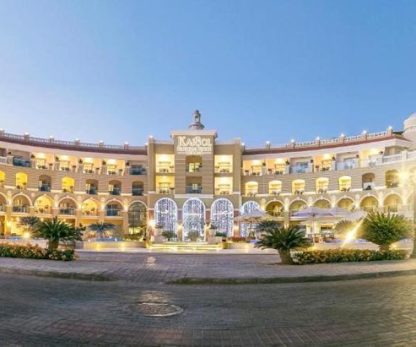 hotel kaisol romance resort in Hurghada ingang als je aankomt bij het resort