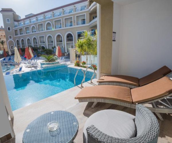 hotel kaisol romance resort in Hurghada zwembad dat aan de slaapkamer meert
