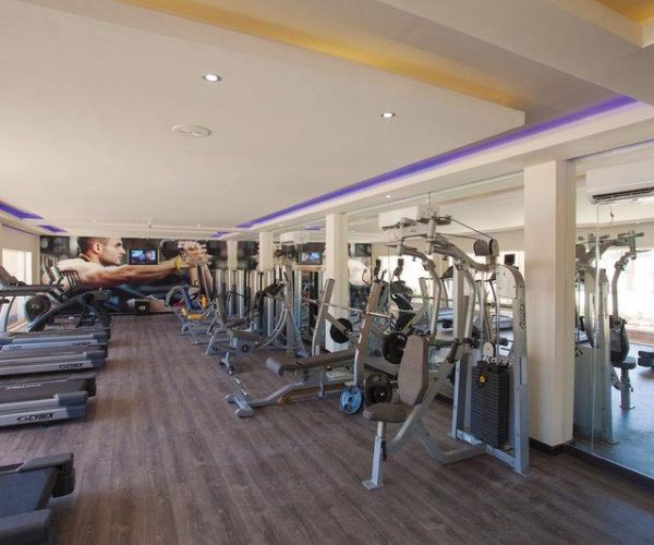 hotel sindbad club hurghada fitness ruimte waar je kan rennen, krachttraining.