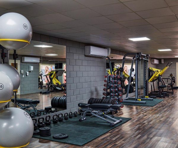 hotel steigenberger pure lifestyle in hurghada fitnessruimte waar mensen kunnen trainen als ze daar zin in hebben