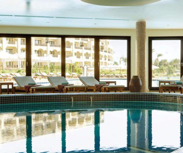 hotel steigenberger pure lifestyle in hurghada de spa met het binnenbad wat er is