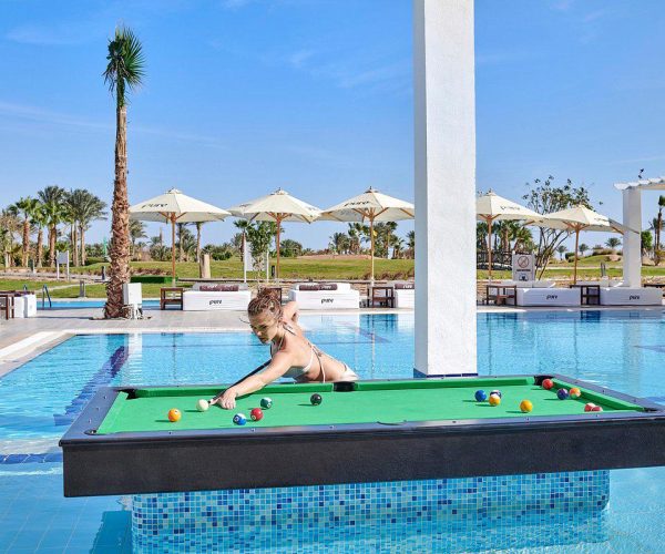 hotel steigenberger pure lifestyle in hurghada zwembad waar je kan biljarten en spelletjes spelen