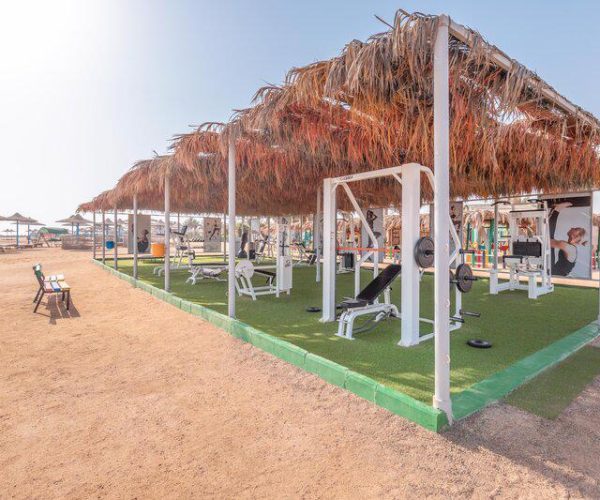 hurghada long beach resort in hurghada fitness ruimte buiten waar je lekker kan sporten op het strand