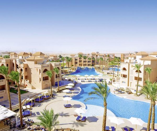 Pickalbatros Aqua Blu Resort Hurghada zwembaden met palmbomen