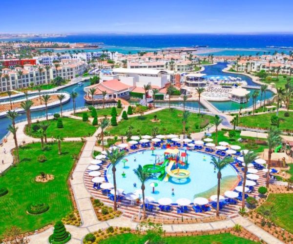 Overzicht van Pickalbatros dana beach in Hurghada bovenaanzicht met uitzicht over het hele resort heen