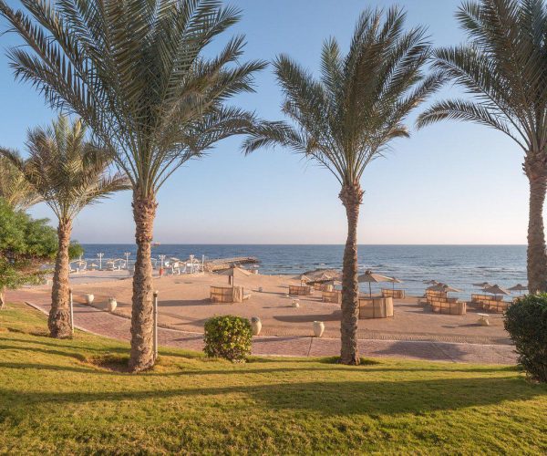 Serenity Fun City Hurghada strand met palmbomen