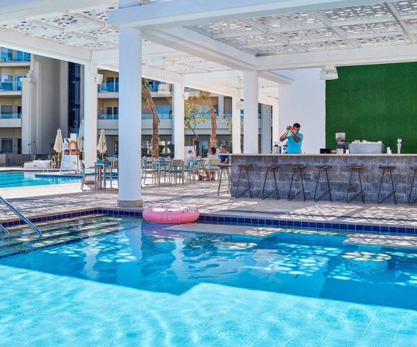 Hotel Steigenberger Pure Lifestyle poolbar