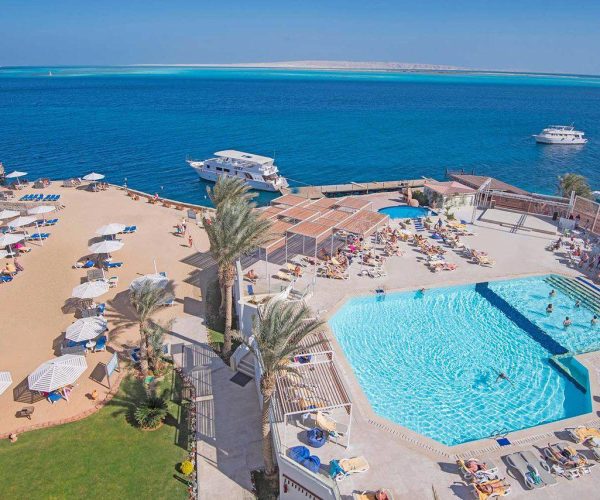 sunrise holidays resort hurghada zwembaden aan de zee waar mensen kunnen zonnen met een mooi uitzicht op de zee